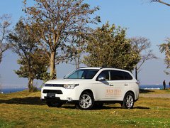2013 2.4L CVT 四驱豪华导航版 7座