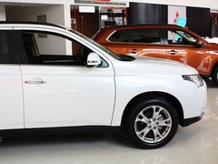 2013 2.4L CVT 四驱豪华导航版 7座
