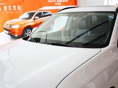 2013 2.4L CVT 四驱豪华导航版 7座