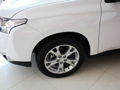 2013 2.4L CVT 四驱豪华导航版 7座
