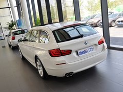 2013 530i 3.0L 领先型旅行版