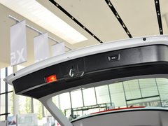2013 530i 3.0L 领先型旅行版