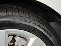 2013 530i 3.0L 领先型旅行版
