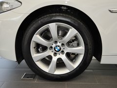 2013 530i 3.0L 领先型旅行版