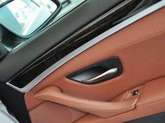 2013 530i 3.0L 领先型旅行版