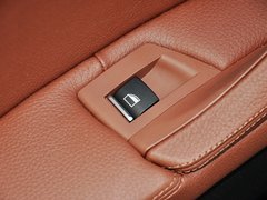 2013 530i 3.0L 领先型旅行版