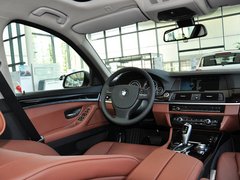 2013 530i 3.0L 领先型旅行版