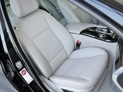 2013 530i 3.0L 领先型旅行版