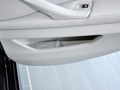 2013 530i 3.0L 领先型旅行版