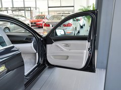 2013 530i 3.0L 领先型旅行版