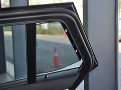 2013 530i 3.0L 领先型旅行版