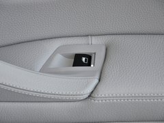 2013 530i 3.0L 领先型旅行版