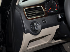 2013款 1.6L 手动 豪华版
