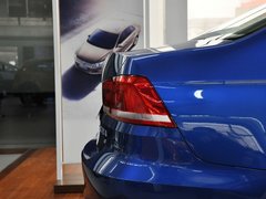 2013款 1.6L 自动 豪华版