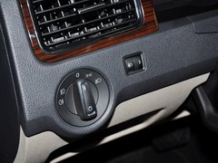 2013款 1.6L 自动 豪华版