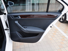2013款 1.6L 自动 豪华版