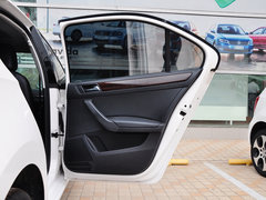 2013款 1.6L 自动 豪华版
