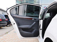 2013款 1.6L 自动 豪华版
