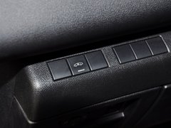 标致3008 2013款 1.6T 自动 THP罗兰•加洛斯版