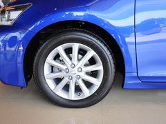 2013款 200h 1.8 CVT 精英版