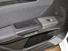 2013款 1.5L 手动 两厢 精英型