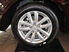 2013款 1.8L 手动 三厢 尊贵型