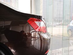 2013款 1.8L 手动 三厢 尊贵型