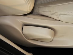 2013款 1.8L 手动 三厢 尊贵型