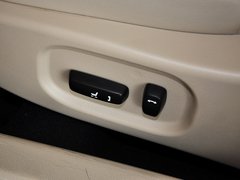 2013款 1.8L 手动 三厢 尊贵型