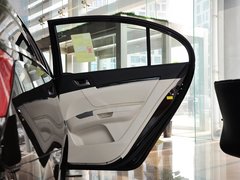 2013款 1.8L 手动 三厢 尊贵型