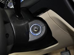 2013款 1.8L 手动 三厢 尊贵型