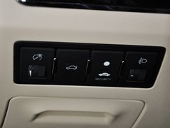 2013款 1.8L 手动 三厢 尊贵型