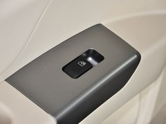 2013款 1.8L 手动 三厢 尊贵型