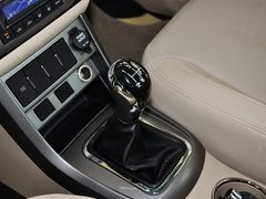 2013款 1.8L 手动 三厢 尊贵型