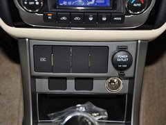 2013款 1.8L 手动 三厢 尊贵型