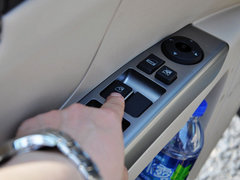 2013款 1.8L 手动 三厢 尊贵型