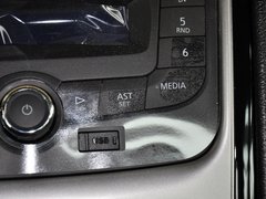 2013款 1.8L 手动 三厢 精英型