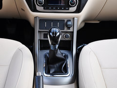 2013款 1.5L 手动 三厢 精英型