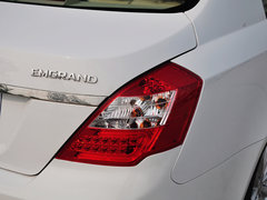 2013款 1.5L 手动 三厢 精英型