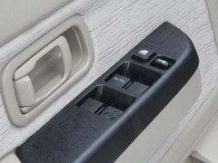 2013款 2.5T 手动 四驱标准型  5座