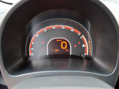 2013款 1.0L 手动 时尚版