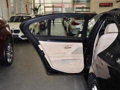 2013款 535i 3.0T 豪华运动型