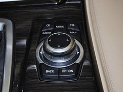 2013款 535i 3.0T 豪华运动型