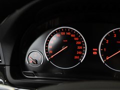 2013款 535i 3.0T 豪华运动型