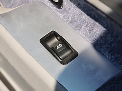 2010款 2.2T 手动 莱动柴油标准型短货箱