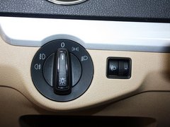 2013款 1.6L 自动 舒适型