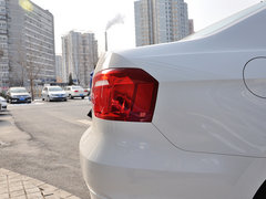 2013款 1.6L 自动 豪华型