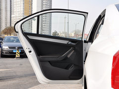 2013款 1.6L 自动 豪华型