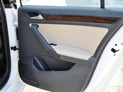 2013款 1.6L 自动 豪华型