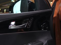 2015款 索兰托L 2.0T GDI 汽油4WD旗舰版 5座 国V